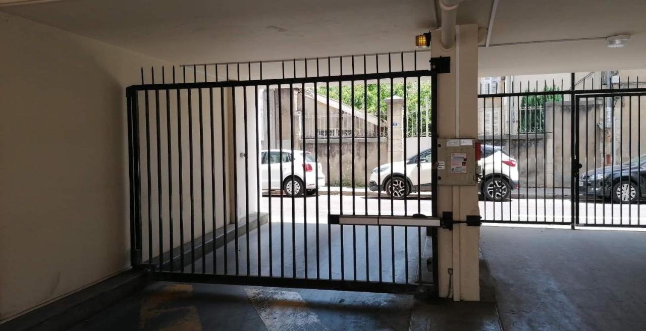 Appartement Centre Ville Avec Parking Privatif Dijon Exterior foto